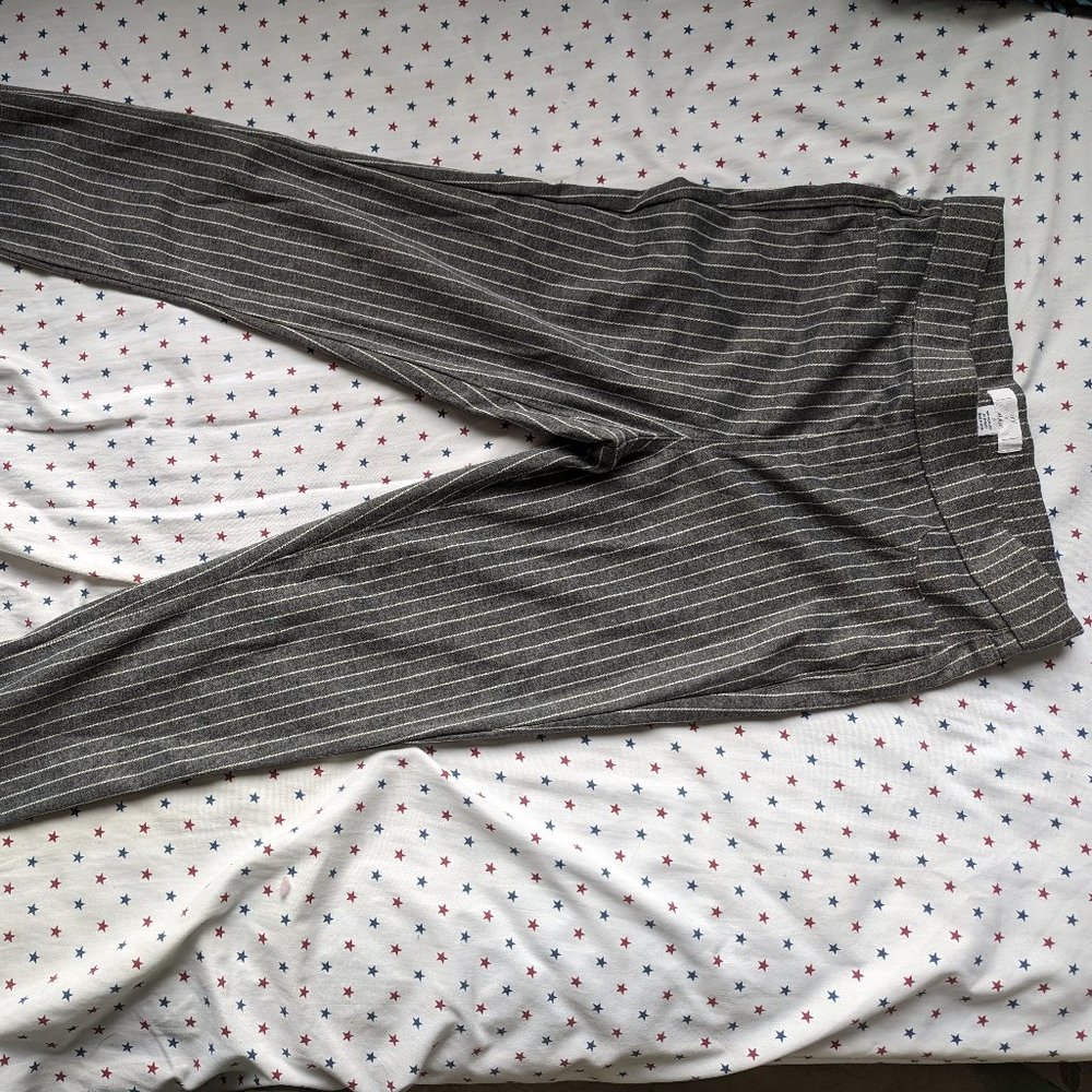 Small Striped Gray Leggings - Ivy + Main